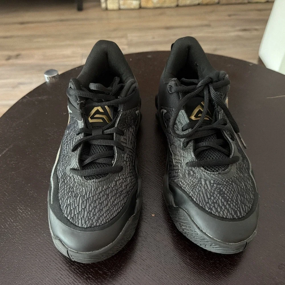 Nike Giannis Immortality 5.5 GS Black Gold Kids  Basketball